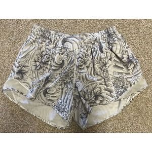 Lululemon Mini Twine White Multi Gray Floral Print Hotty Hot Shorts - Sz 8 TALL